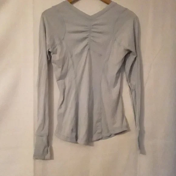 Lululemon 5 Mile Light Blue Long Sleeve Shirt Size 6 - Picture 3 of 3